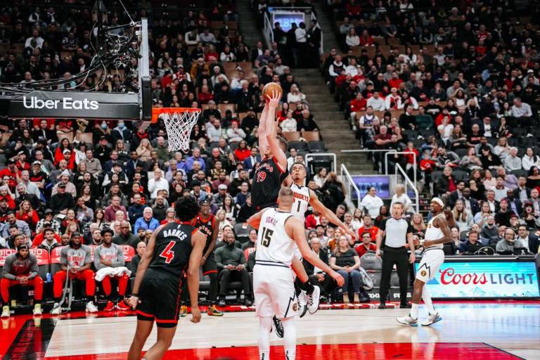 Raptors impone récord en el primer cuarto para vencer a Nuggets