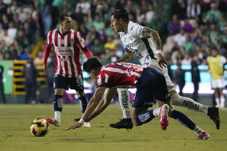 Chivas cayó de forma polémica ante León y ya registra MIL derrotas en su historia