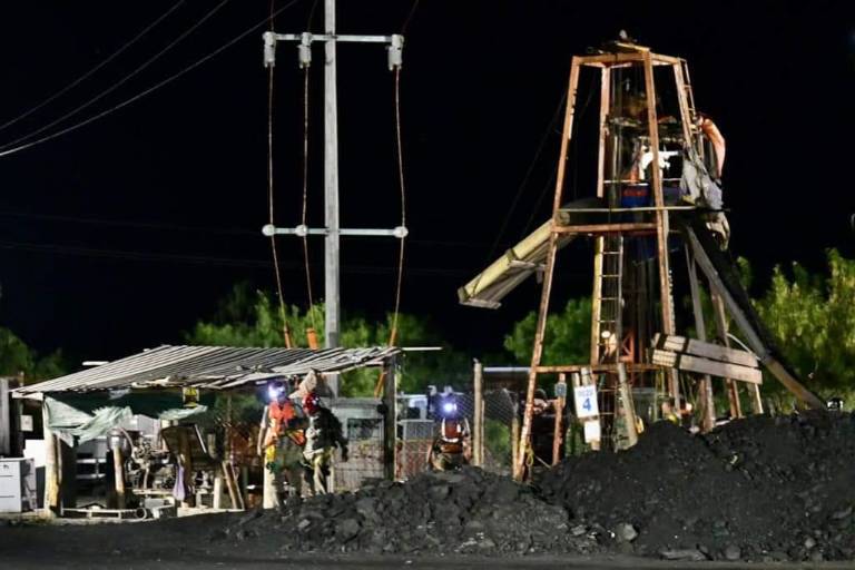 Rescate de mineros en Coahuila se complica por aumento en niveles del agua