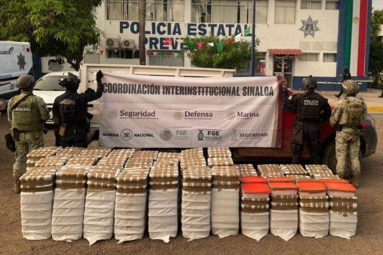 Aseguran camioneta robada con más de mil kilos de metanfetamina en Culiacán