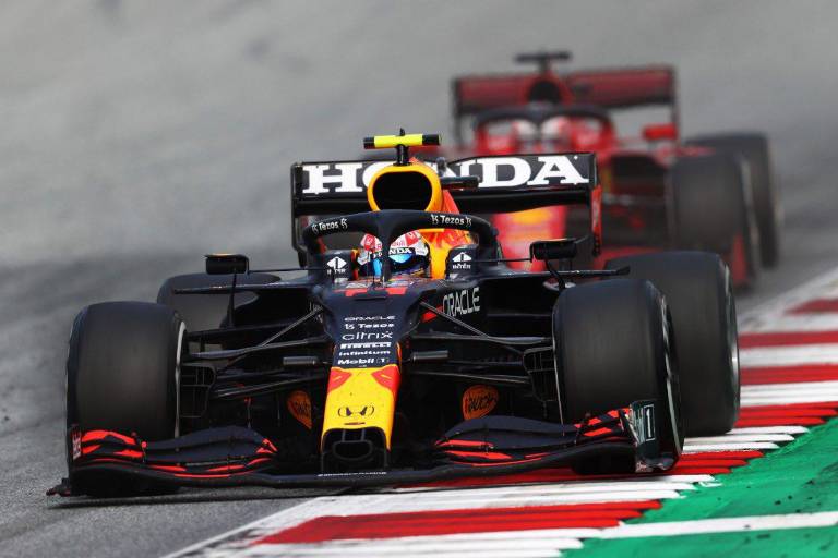 Checo Pérez cae al sexto tras dos sanciones en GP de Austria