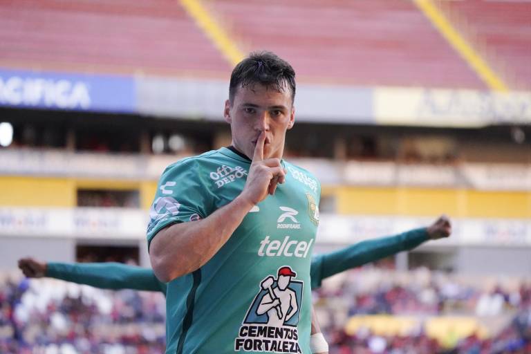 León gana al Atlas pese a jugar con un hombre menos durante 80 minutos