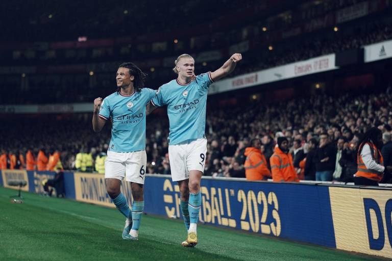 Manchester City bate al Arsenal y toma el liderato en la Premier