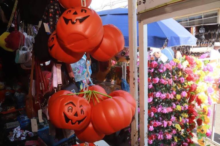 Asombra a comerciantes del centro de Culiacán altas ventas por Halloween y Día de Muertos