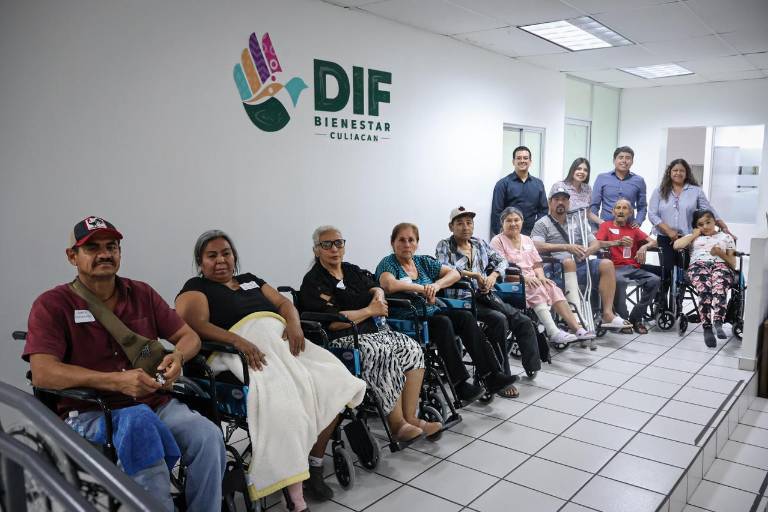 Entrega DIF Bienestar Culiacán sillas de ruedas a personas en situación de vulnerabilidad