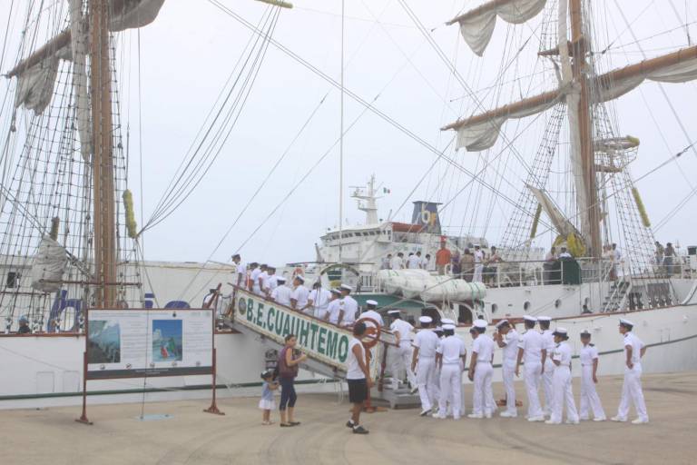 El Buque Escuela Cuauhtémoc estuvo en Mazatlán y miles de visitantes subieron a bordo