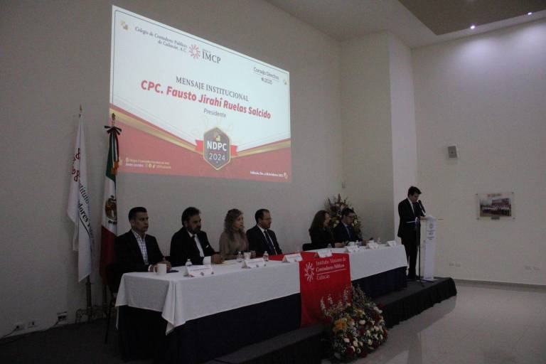 Reconocen a miembros del Colegio de Contadores Públicos de Culiacán