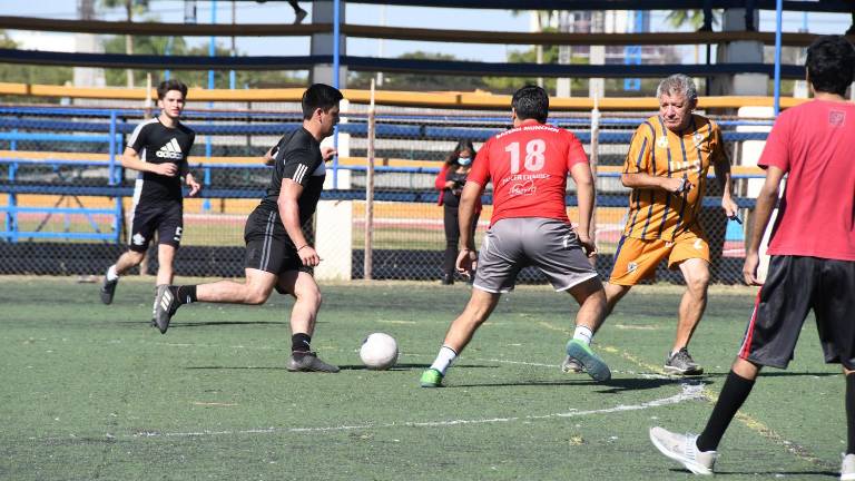 La UAS reúne a aproximadamente 3 mil estudiantes en el Intramuros de futbol.