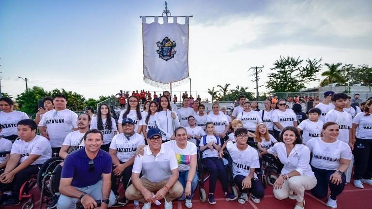 Los paratletas mazatlecos son abanderados.