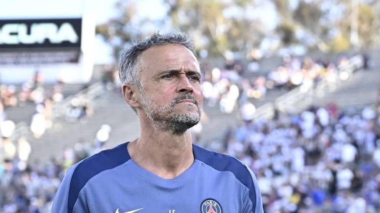 El técnico del PSG sufrió una caída mientras practicaba ciclismo y será intervenido quirúrgicamente.