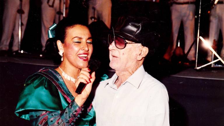 Amparo Ochoa y su padre, don Donaciano Ochoa, en su último concierto en Sinaloa, Costa Rica, el 11 de mayo de 1991.
