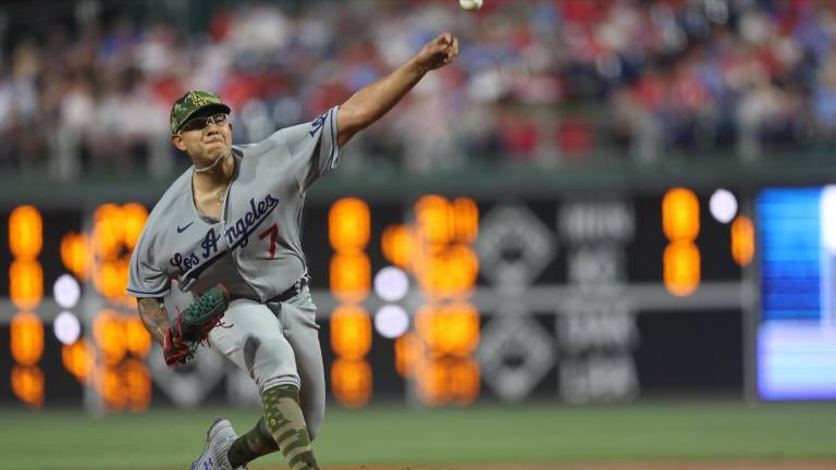 Julio Urías cumple con una brillante salida.