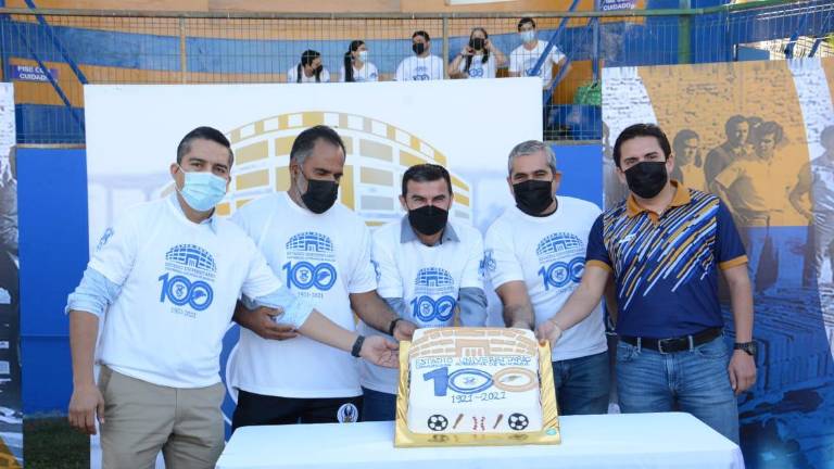 El Estadio Universitario cumple cien años.