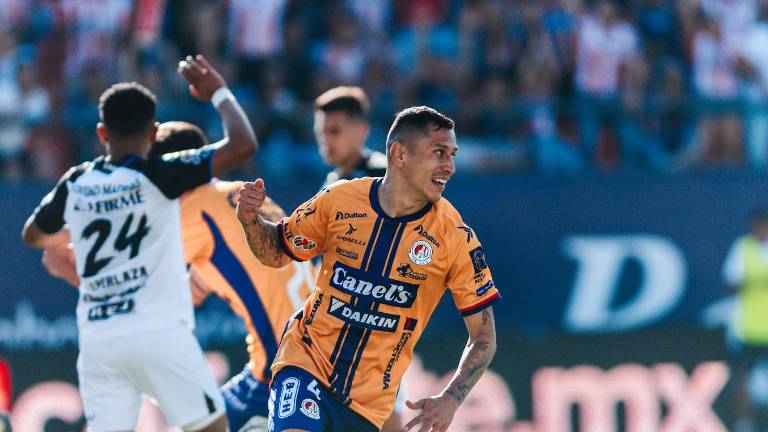 Julio César Domínguez colaboró en la goleada del San Luis.