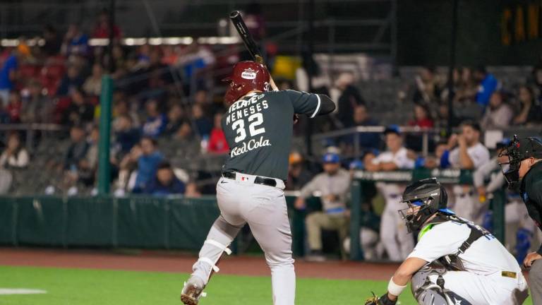 Joey Meneses bateó jonrón, pero no pudo evitar la derrota de Tomateros.