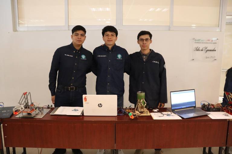 Presentan estudiantes de mecatrónica de la UTEsc sus proyectos con éxito