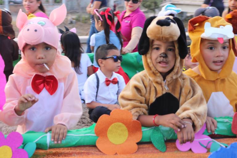 Con desfile infantil reciben la primavera en Escuinapa