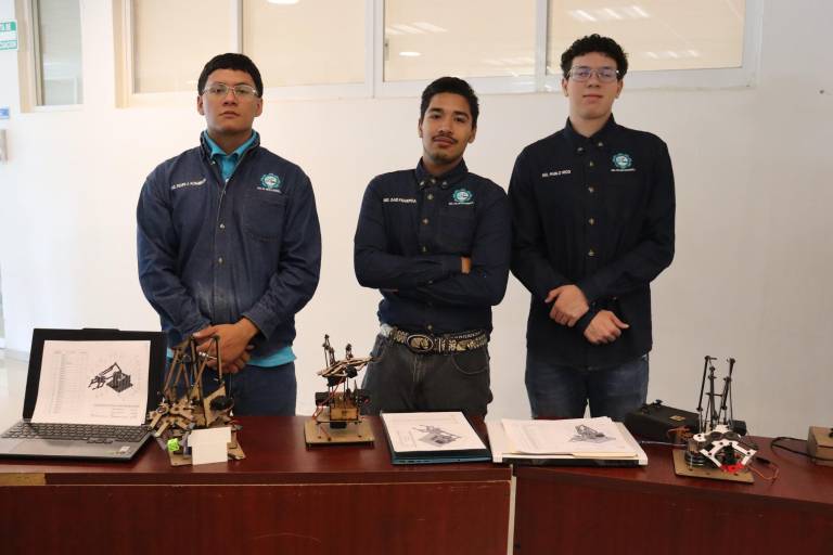 Presentan estudiantes de mecatrónica de la UTEsc sus proyectos con éxito