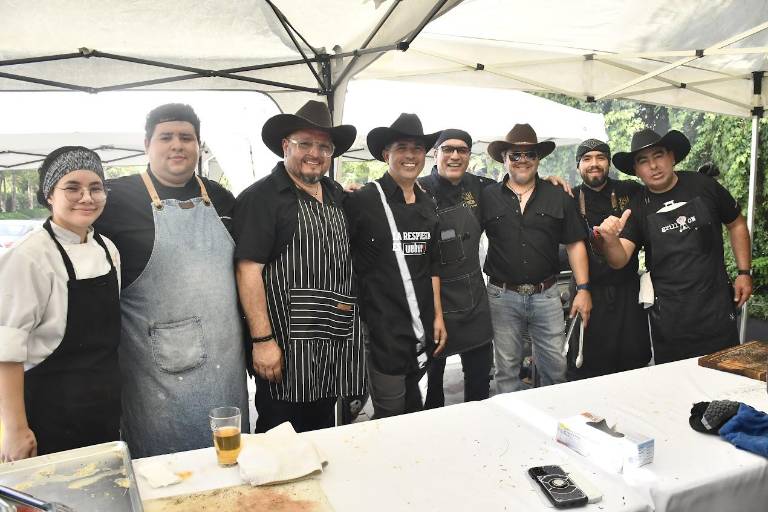 Disfrutan de una parrillada con causa en el Villa Unión, con chefs invitados