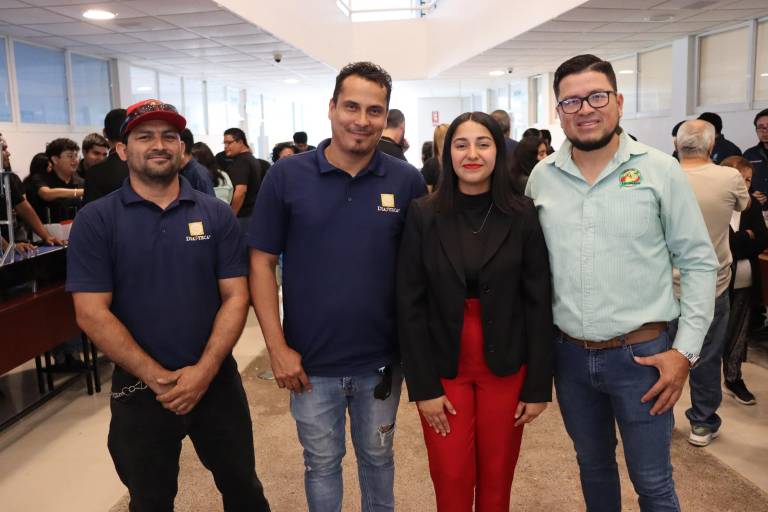 Presentan estudiantes de mecatrónica de la UTEsc sus proyectos con éxito