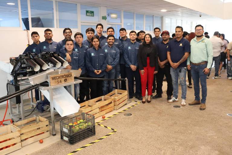 Presentan estudiantes de mecatrónica de la UTEsc sus proyectos con éxito
