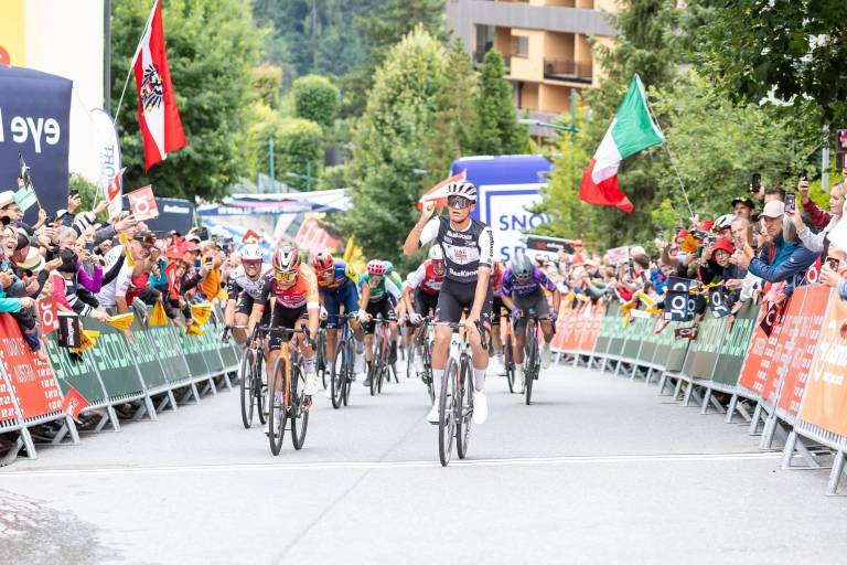 Isaac del Toro conquista la etapa 2 de la Vuelta a Austria y se mete de lleno en la pelea por el título