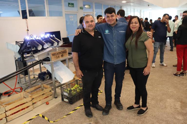 Presentan estudiantes de mecatrónica de la UTEsc sus proyectos con éxito