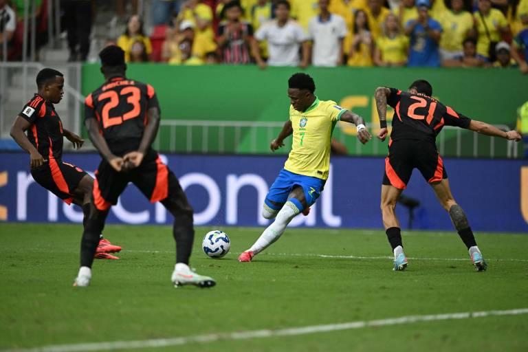 Vinicius le da agónico triunfo a Brasil sobre Colombia