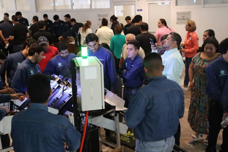 Presentan estudiantes de mecatrónica de la UTEsc sus proyectos con éxito