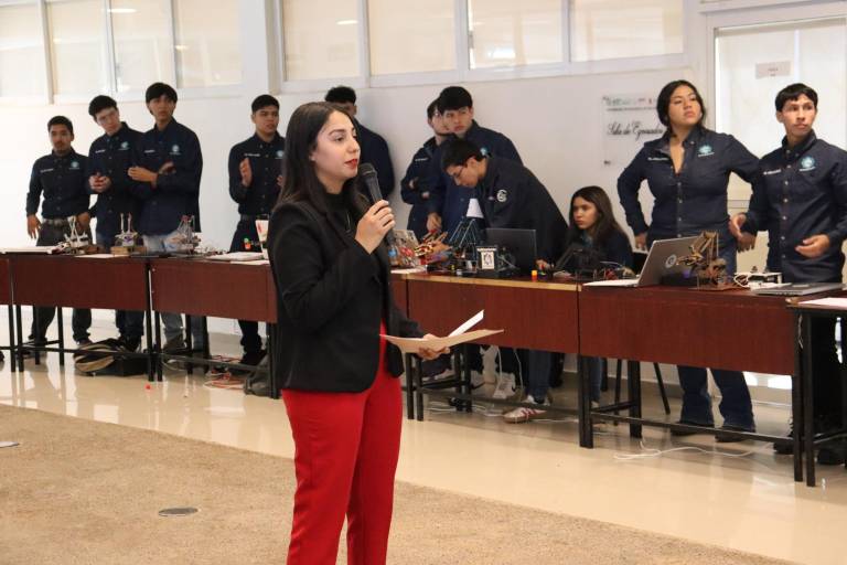 Presentan estudiantes de mecatrónica de la UTEsc sus proyectos con éxito