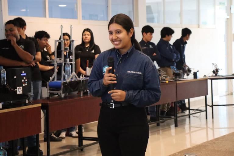 Presentan estudiantes de mecatrónica de la UTEsc sus proyectos con éxito