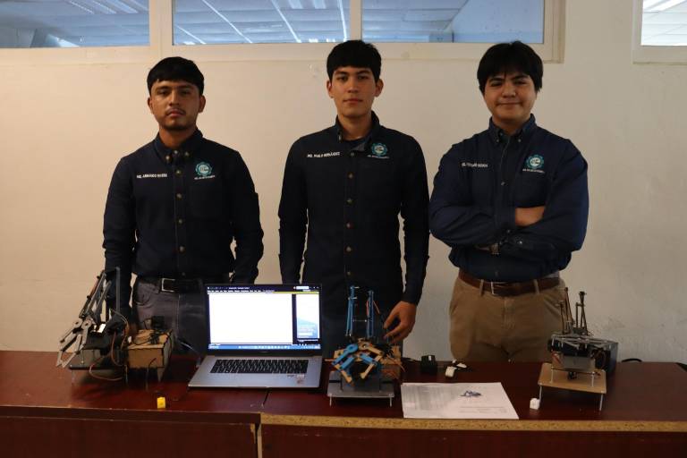 Presentan estudiantes de mecatrónica de la UTEsc sus proyectos con éxito