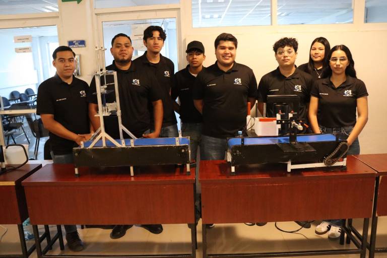Presentan estudiantes de mecatrónica de la UTEsc sus proyectos con éxito