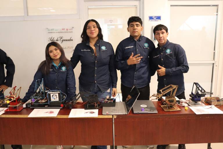 Presentan estudiantes de mecatrónica de la UTEsc sus proyectos con éxito