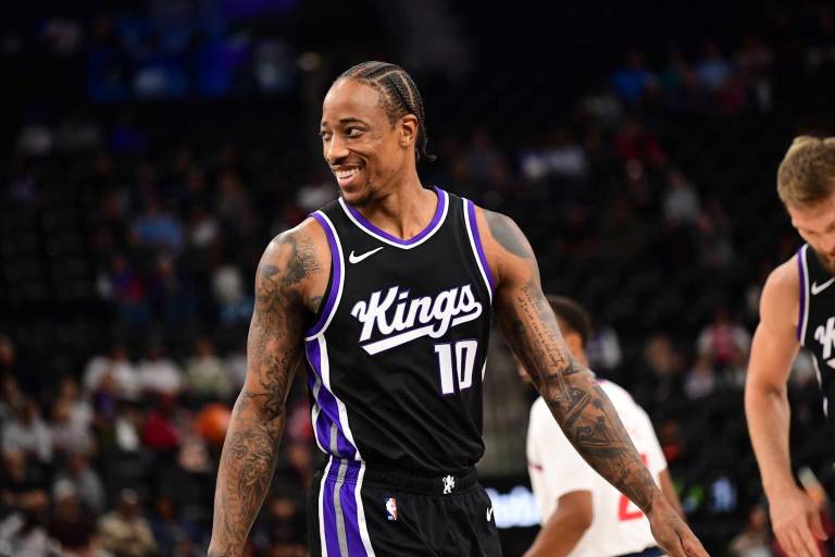 La NBA multa a DeMar DeRozan de los Kings por criticar públicamente a los árbitros