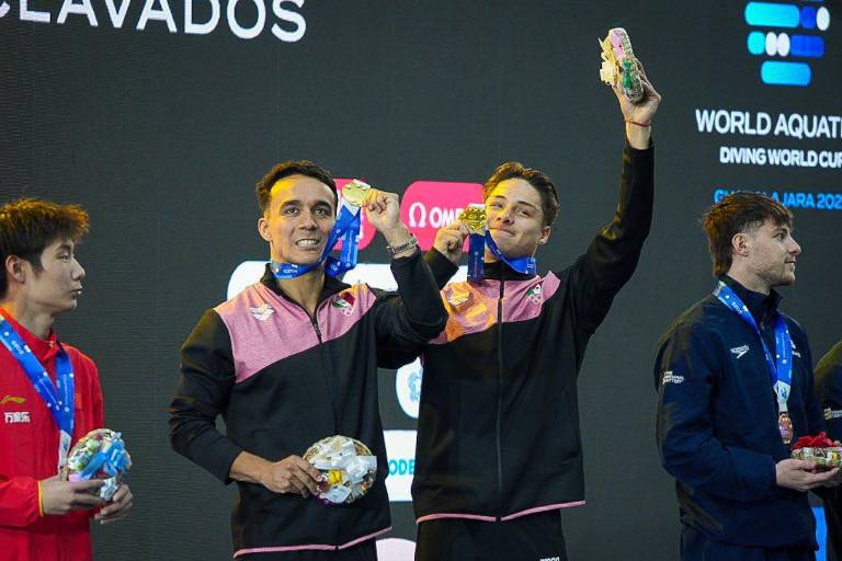 Osmar Olvera y Juan Celaya conquistan oro histórico en Copa del Mundo de Clavados