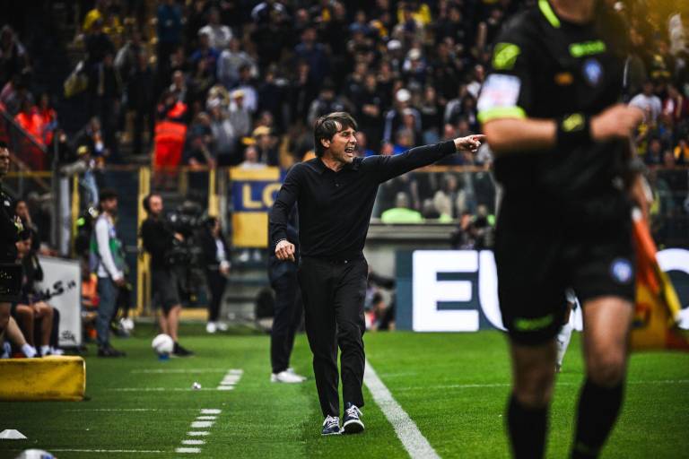 Antonio Conte y Simone Inzaghi vivirán el cierre de temporada desde las gradas