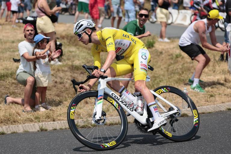 Pogacar, pieza de caza mayor en Pirineos, dentro del Tour de Francia