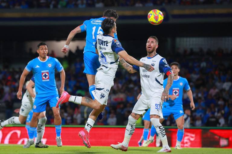 Cruz Azul se conforma con el empate ante Rayados