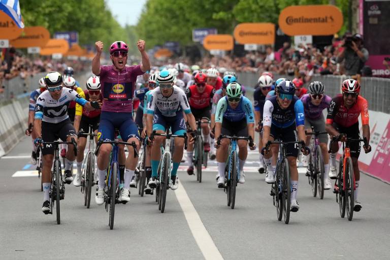 Brandon Rivera luchó por el triunfo y llegó cuarto en la etapa 3 del Giro de Italia