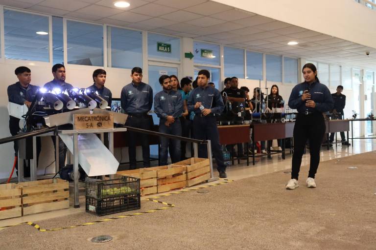 Presentan estudiantes de mecatrónica de la UTEsc sus proyectos con éxito