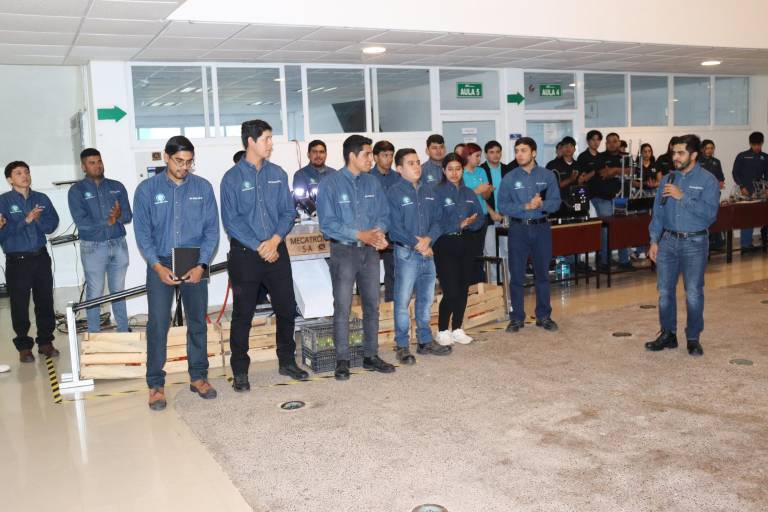 Presentan estudiantes de mecatrónica de la UTEsc sus proyectos con éxito