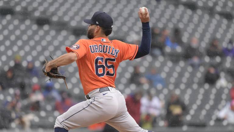 José Urquidy sufre la derrota.