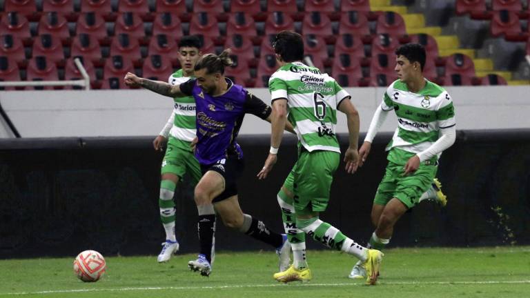 Mazatlán FC cae en los minutos finales ante Santos Laguna.
