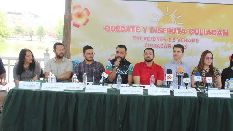 José Alberto Beltrán Figueroa, director del Imdec, dio los pormenores de los cursos de verano.