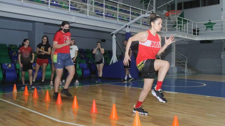 Las Plebes Basketball entrenan para arrancar la campaña este 26 de febrero.