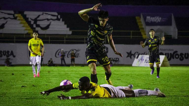 Dorados sufrió tres goles en la segunda parte.