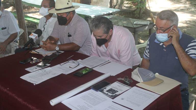 Los integrantes del Centro para la Educación Agrícola y Ambiental AC.