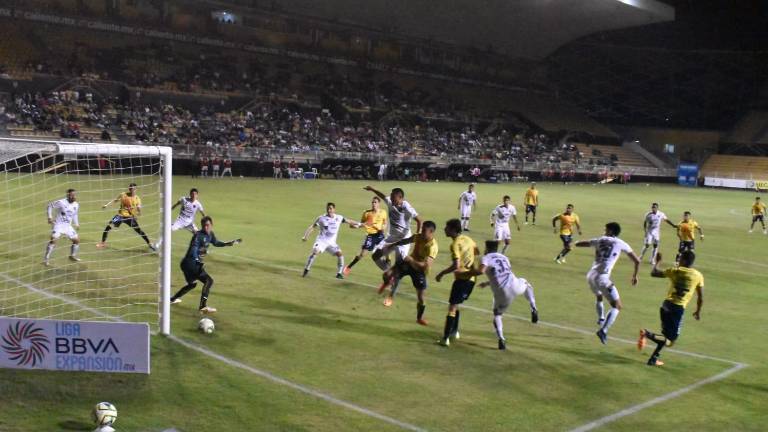 Dorados de Sinaloa complicó su futuro en el torneo.