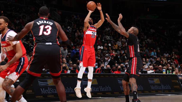 Los Wizards mejoran su récord a 11-5.